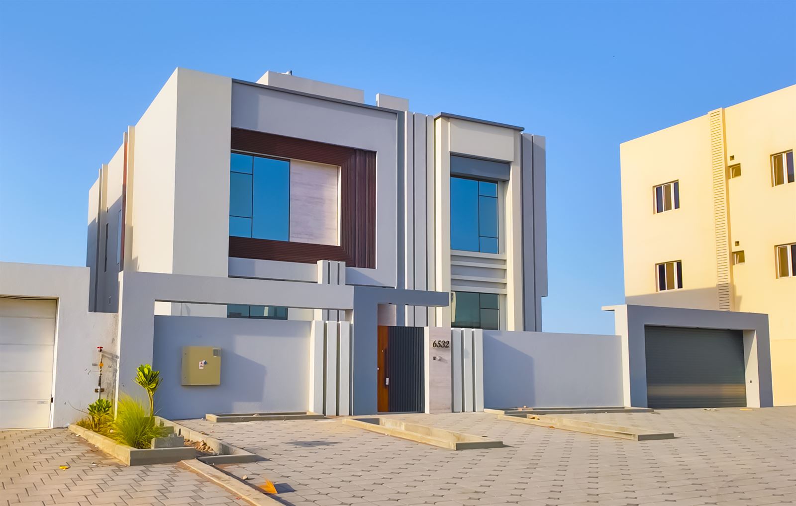 التجهيزات والتشطيبات